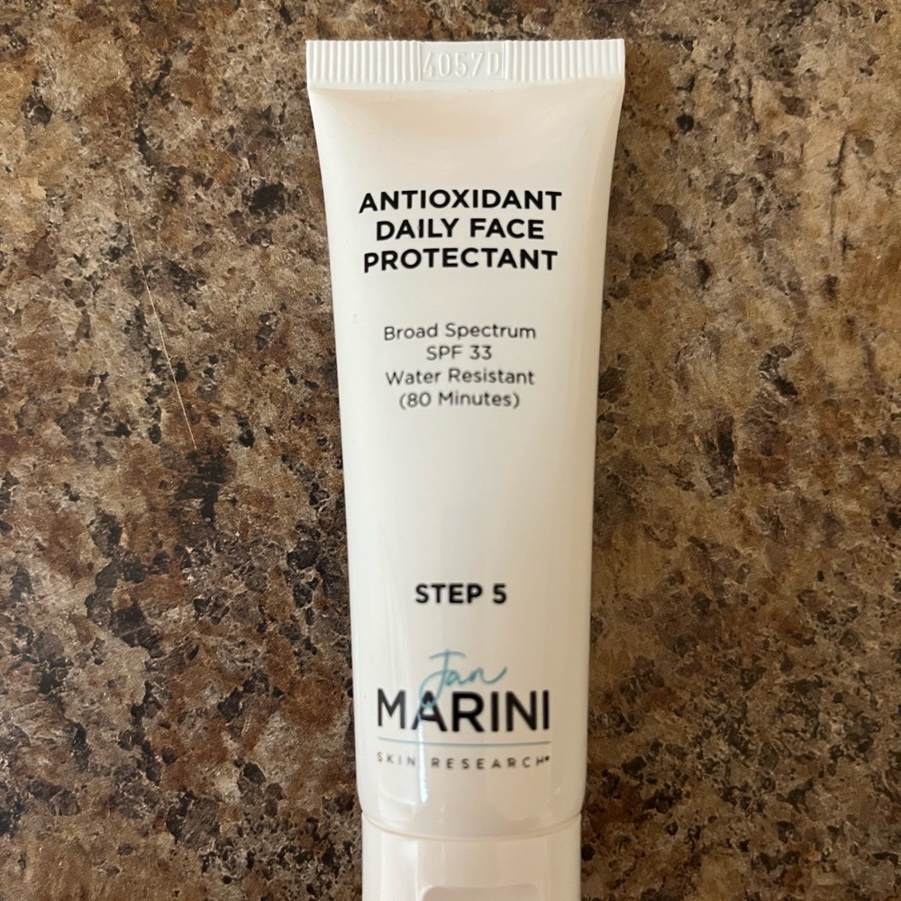 Antioxidant Daily Face Protectant SPF 33 - BRAND NEW!